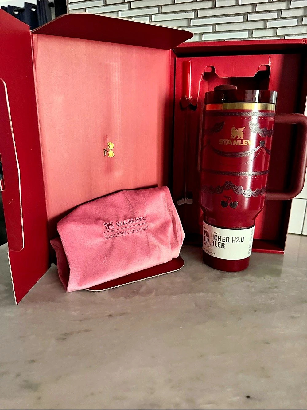 Stanley Quencher H2.0 FlowState Tumbler Red NWT